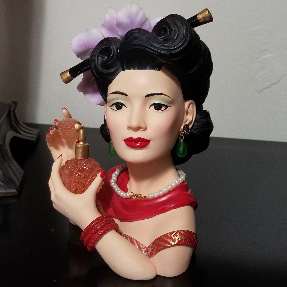 Cameo Girls Emma 1946 Edition # 346/1500 "Eau De Lovely".
